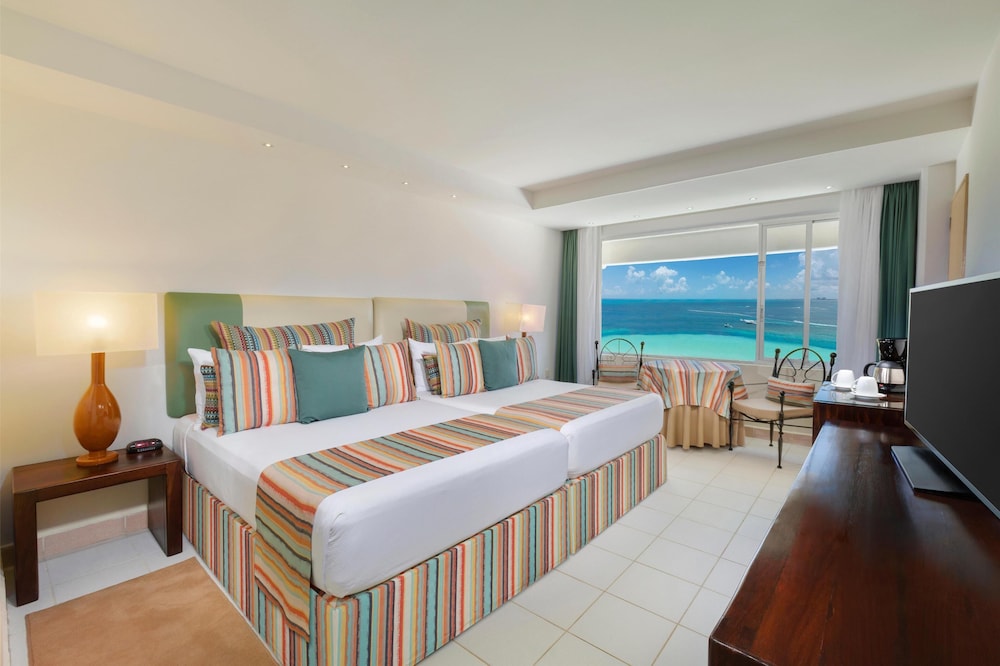 Grand Oasis Palm - All Inclusive — Hotel rooms in Cancun, Quintana Roo