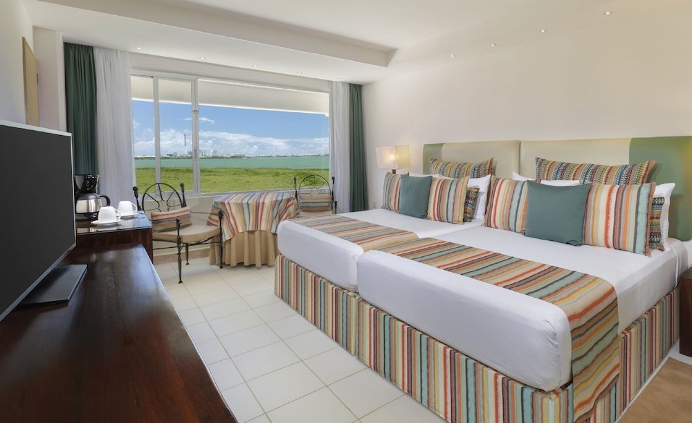 Grand Oasis Palm - All Inclusive — Hotel rooms in Cancun, Quintana Roo