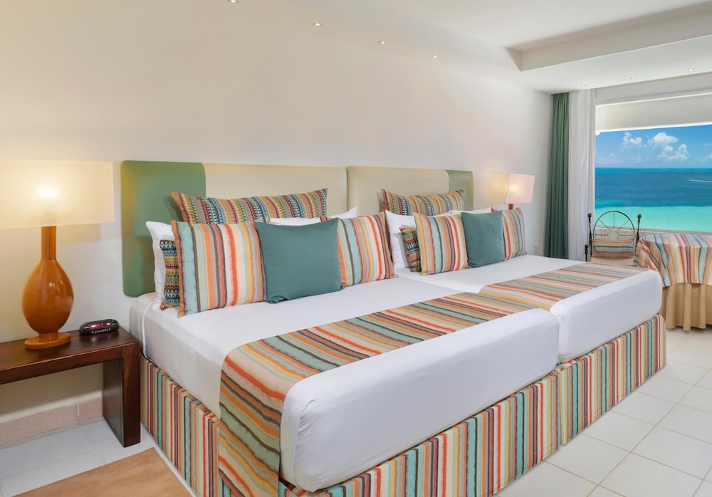 Grand Oasis Palm - All Inclusive — Hotel rooms in Cancun, Quintana Roo