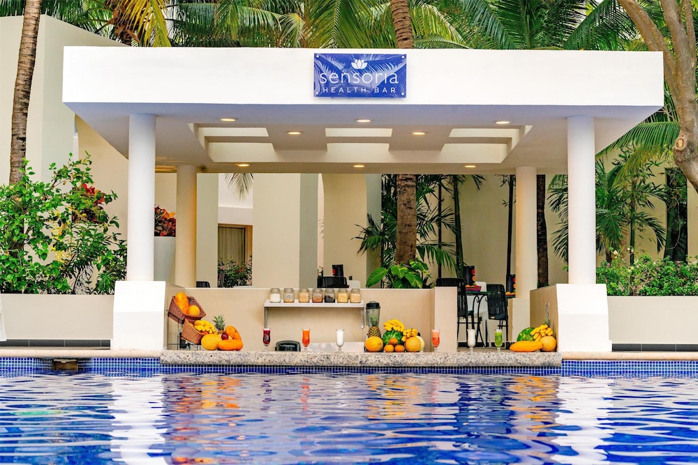 Grand Oasis Palm - All Inclusive — Swimming pool in Cancun, Quintana Roo