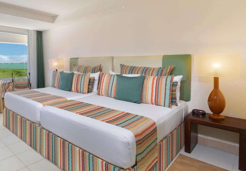Grand Oasis Palm - All Inclusive — Hotel rooms in Cancun, Quintana Roo