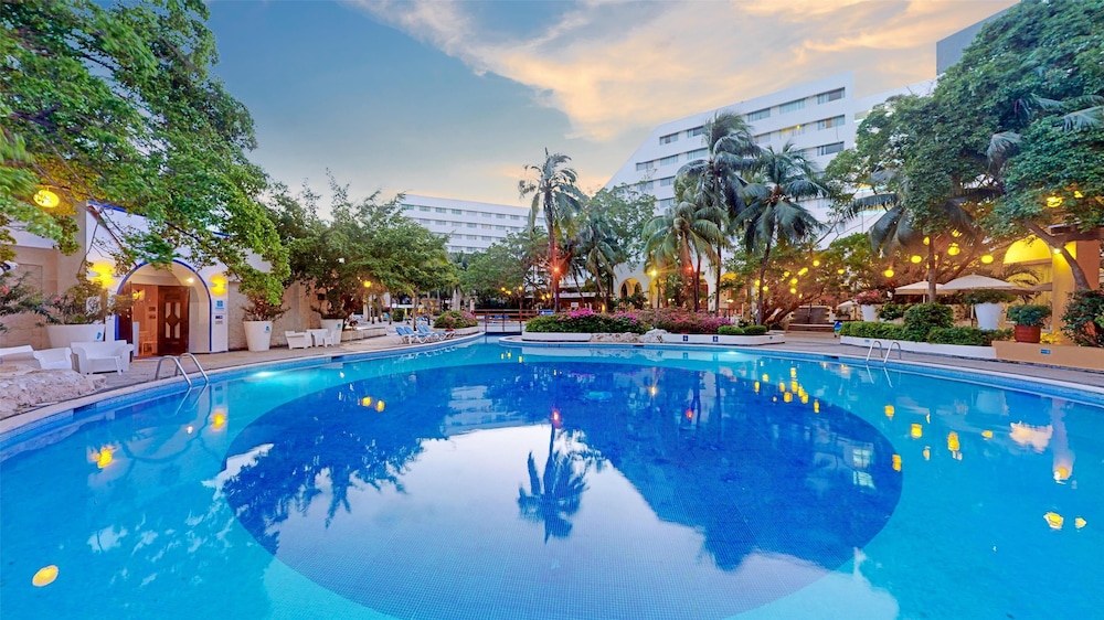 Grand Oasis Palm - All Inclusive — Swimming pool in Cancun, Quintana Roo