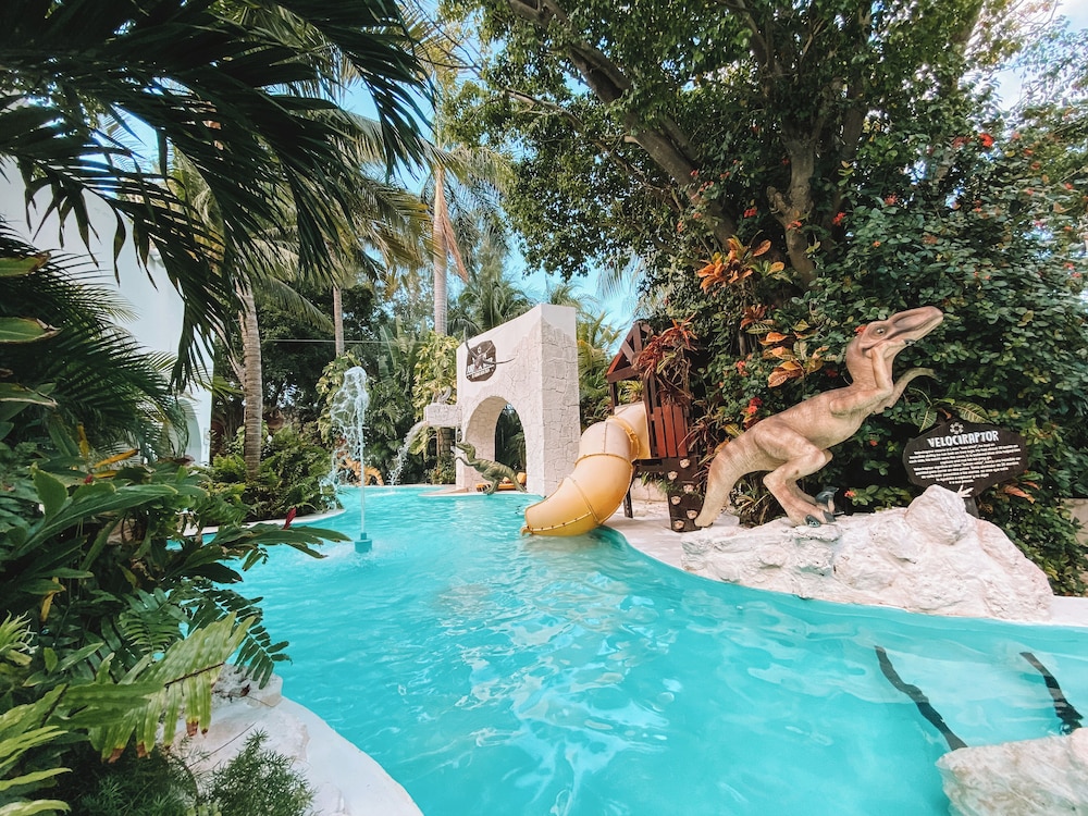 Grand Oasis Palm - All Inclusive — Swimming pool in Cancun, Quintana Roo