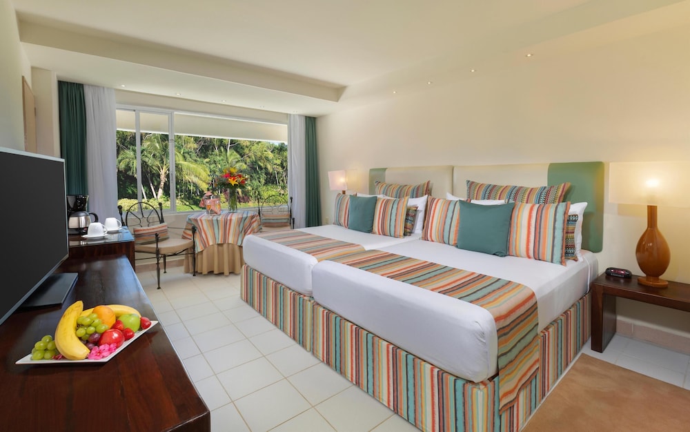 Grand Oasis Palm - All Inclusive — Hotel rooms in Cancun, Quintana Roo