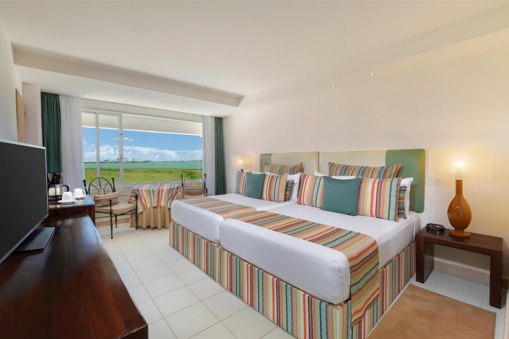 Grand Oasis Palm - All Inclusive — Hotel rooms in Cancun, Quintana Roo