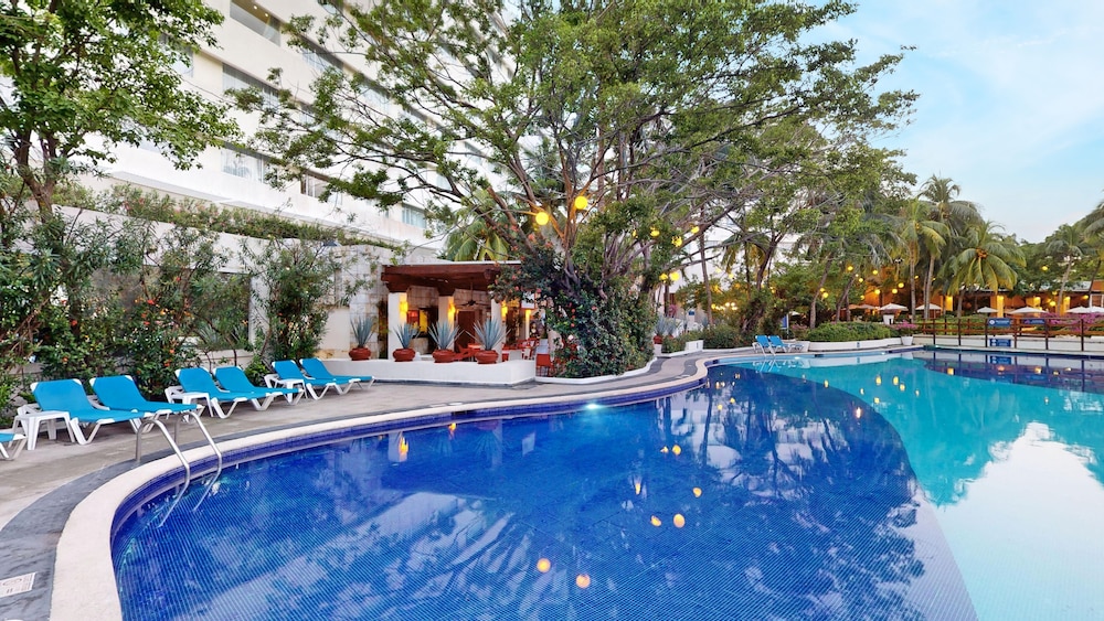 Grand Oasis Palm - All Inclusive — Swimming pool in Cancun, Quintana Roo