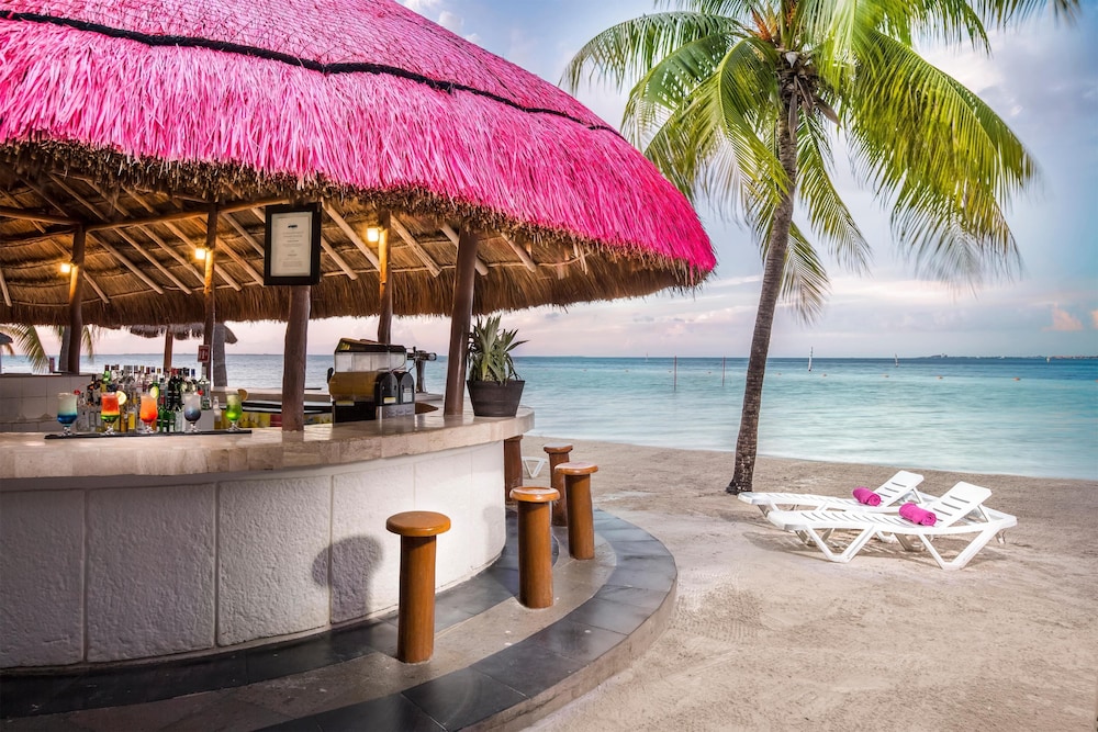 Grand Oasis Palm - All Inclusive — Restaurant & bars in Cancun, Quintana Roo