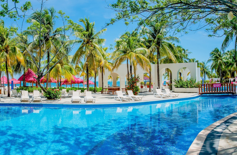 Grand Oasis Palm - All Inclusive — Swimming pool in Cancun, Quintana Roo