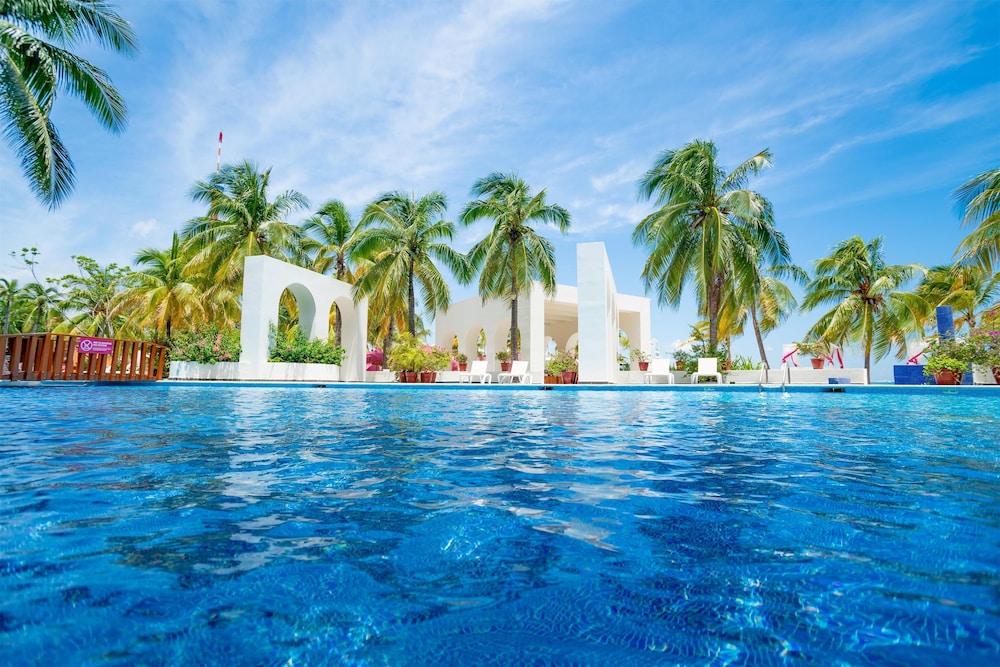 Grand Oasis Palm - All Inclusive — Swimming pool in Cancun, Quintana Roo
