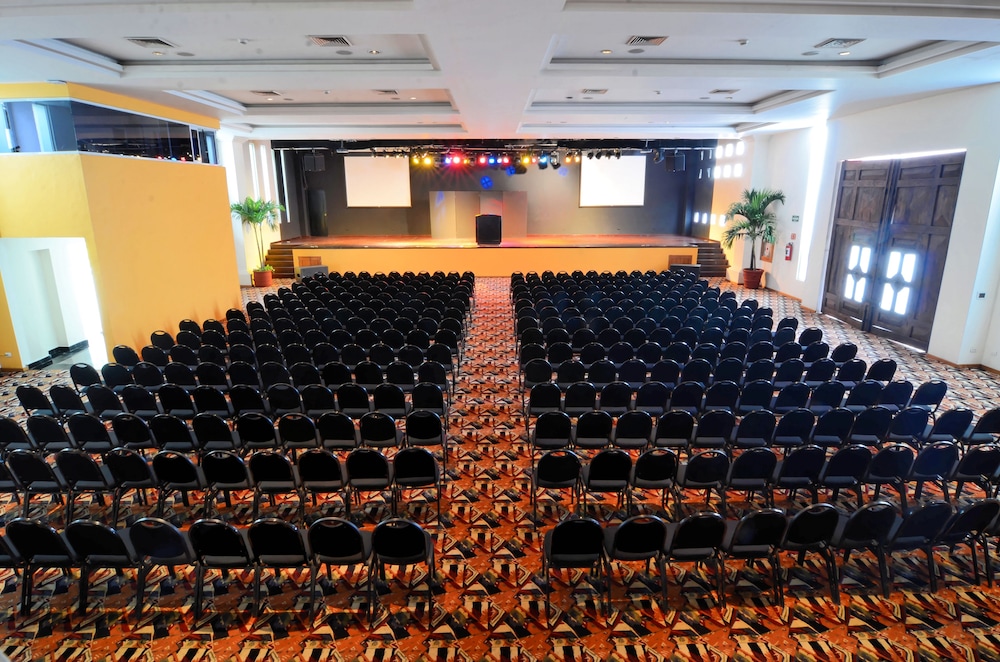 Grand Oasis Palm - All Inclusive — Hotel building in Cancun, Quintana Roo