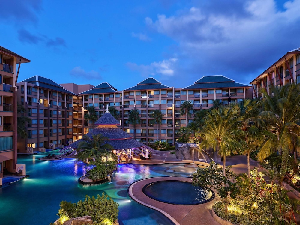 Novotel Phuket Vintage Park — Swimming pool in Patong Beach, Phuket Province