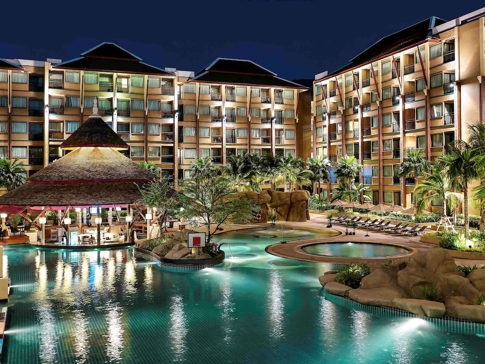 Novotel Phuket Vintage Park — Swimming pool in Patong Beach, Phuket Province