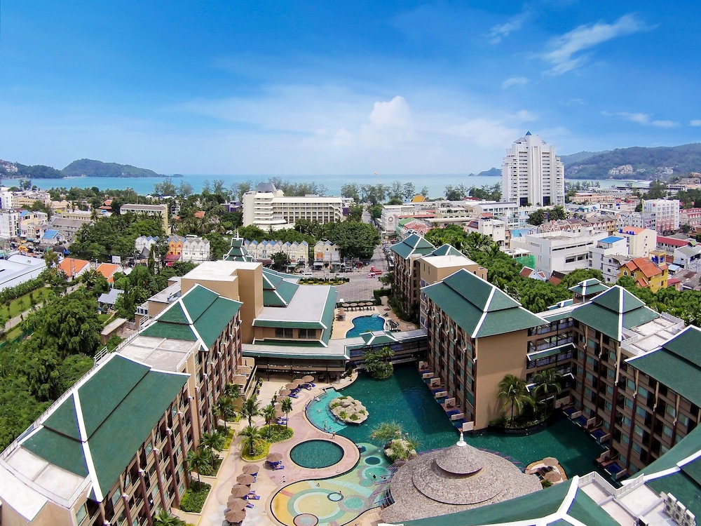 Novotel Phuket Vintage Park — Hotel building in Patong Beach, Phuket Province