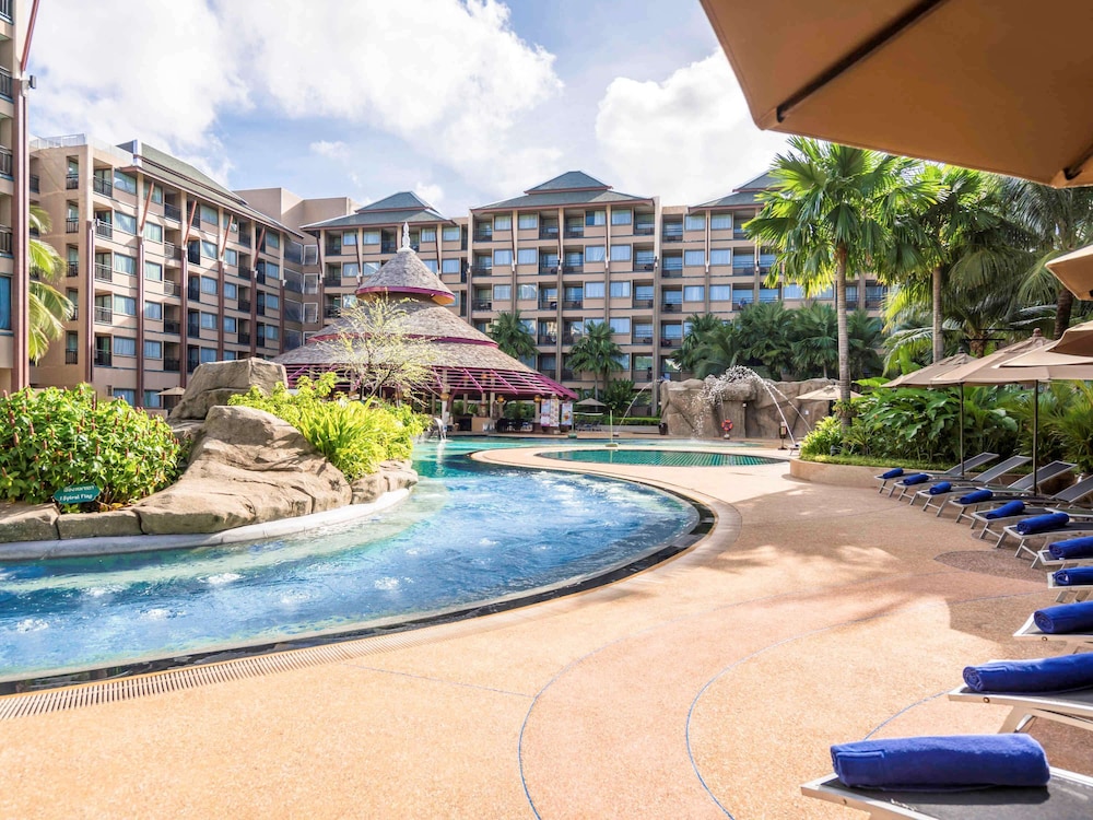 Novotel Phuket Vintage Park — Swimming pool in Patong Beach, Phuket Province