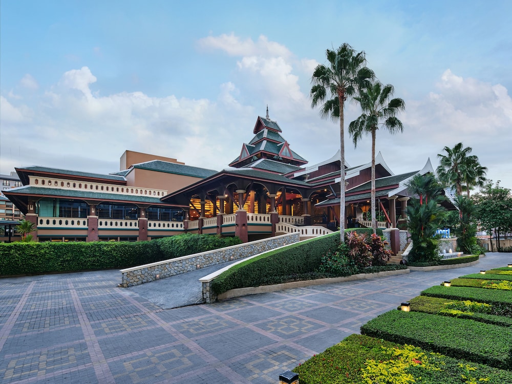 Novotel Phuket Vintage Park — Hotel building in Patong Beach, Phuket Province