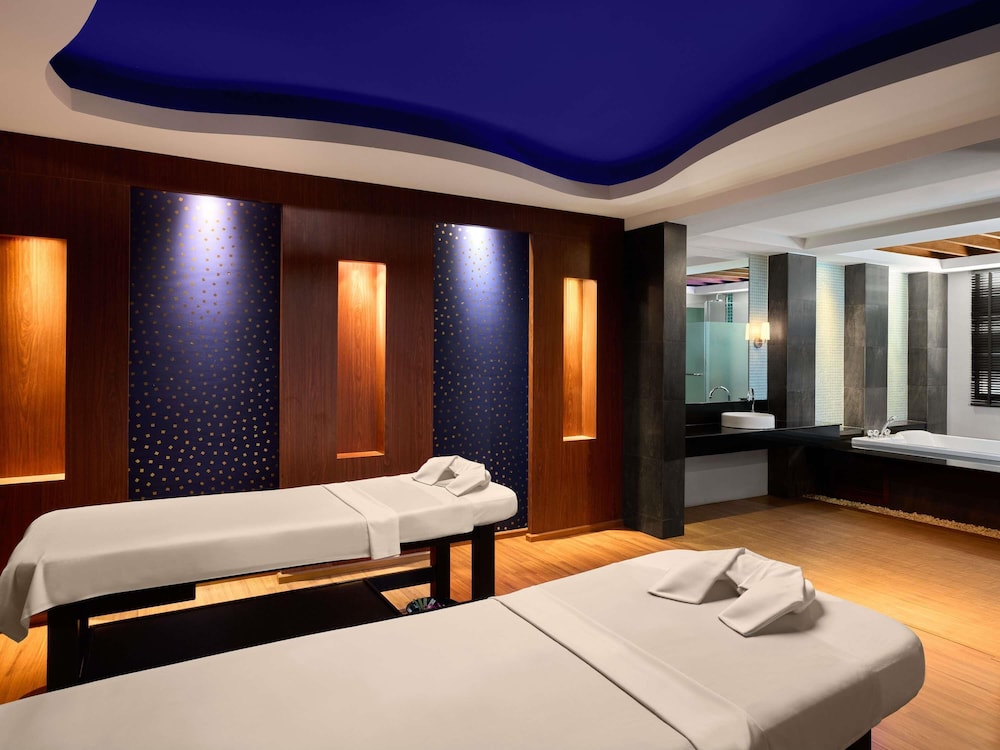 Novotel Phuket Vintage Park — Hotel rooms in Patong Beach, Phuket Province