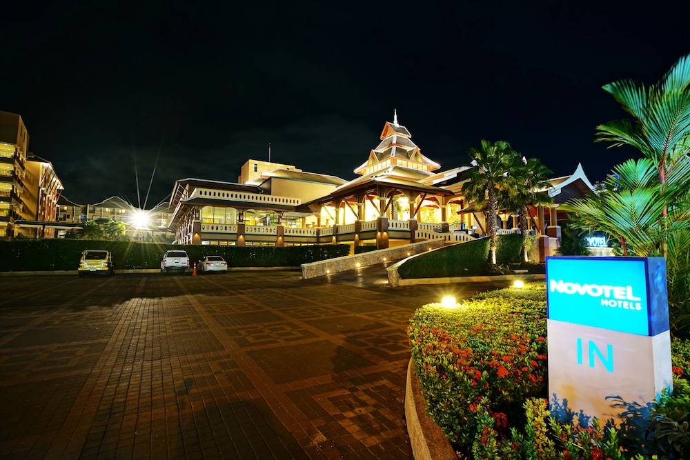 Novotel Phuket Vintage Park — Hotel building in Patong Beach, Phuket Province