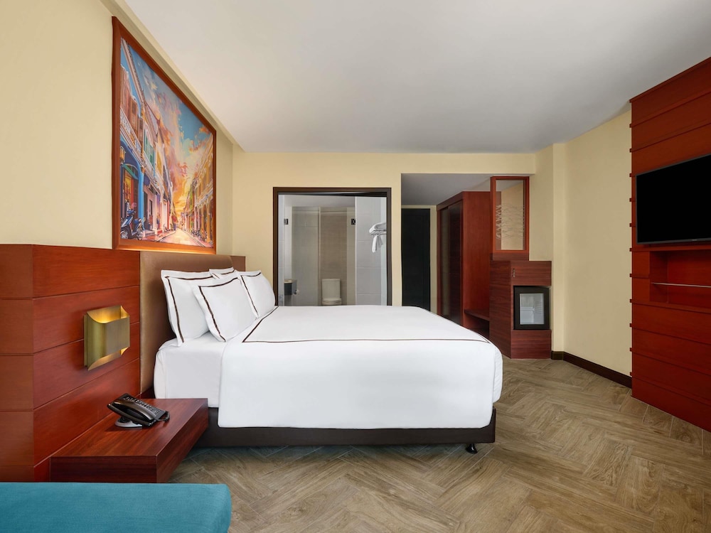Novotel Phuket Vintage Park — Hotel rooms in Patong Beach, Phuket Province