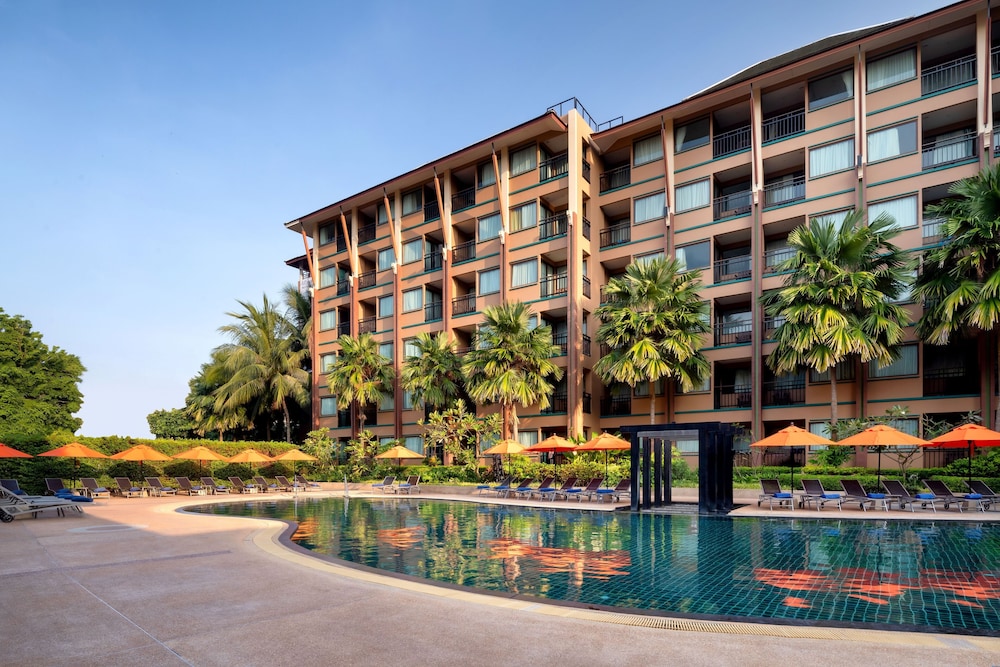 Novotel Phuket Vintage Park — Swimming pool in Patong Beach, Phuket Province