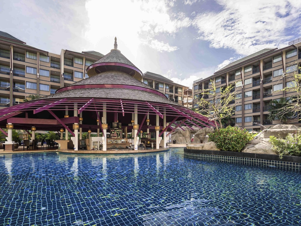 Novotel Phuket Vintage Park — Swimming pool in Patong Beach, Phuket Province