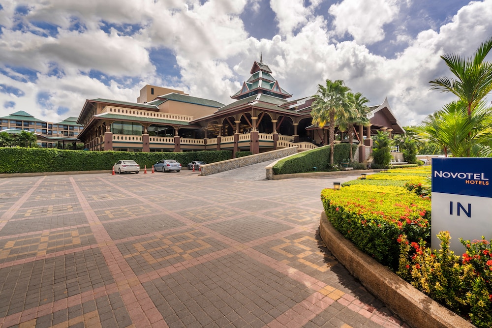 Novotel Phuket Vintage Park — Hotel building in Patong Beach, Phuket Province