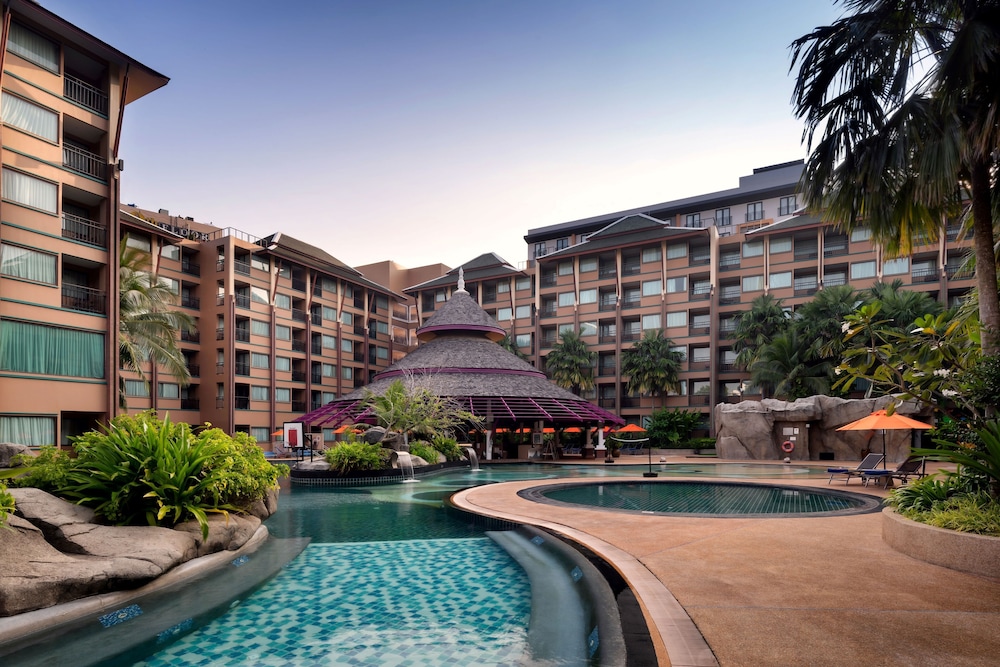 Novotel Phuket Vintage Park — Swimming pool in Patong Beach, Phuket Province
