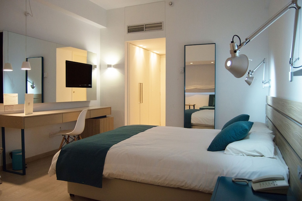 Crystal Springs Beach Hotel — Hotel rooms in Protaras, Famagusta Region