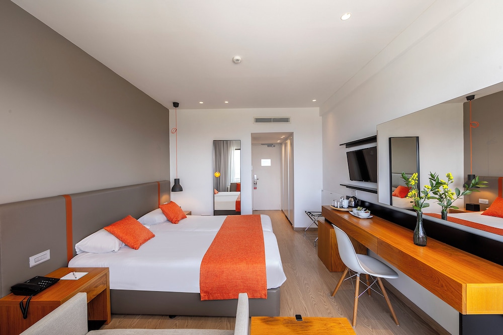 Crystal Springs Beach Hotel — Hotel rooms in Protaras, Famagusta Region