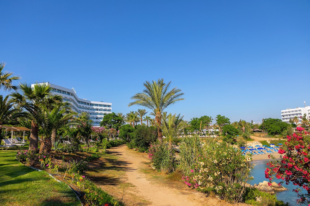 Crystal Springs Beach Hotel — Hotel building in Protaras, Famagusta Region