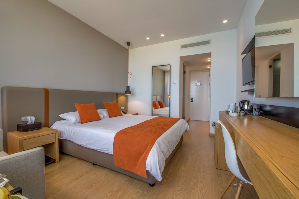 Crystal Springs Beach Hotel — Hotel rooms in Protaras, Famagusta Region
