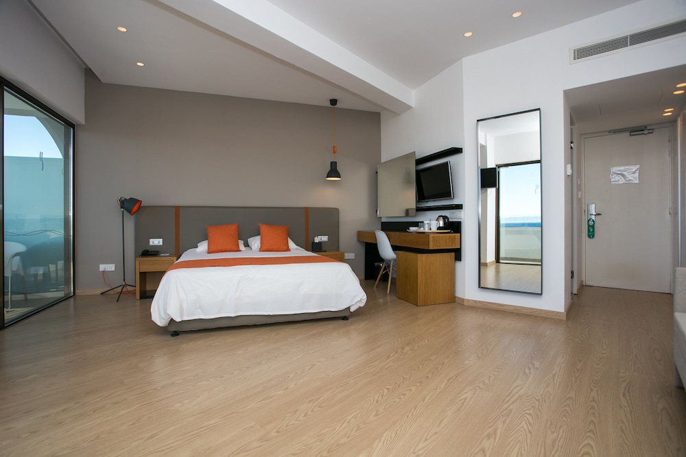 Crystal Springs Beach Hotel — Hotel rooms in Protaras, Famagusta Region