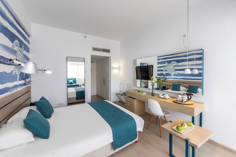 Crystal Springs Beach Hotel — Hotel rooms in Protaras, Famagusta Region