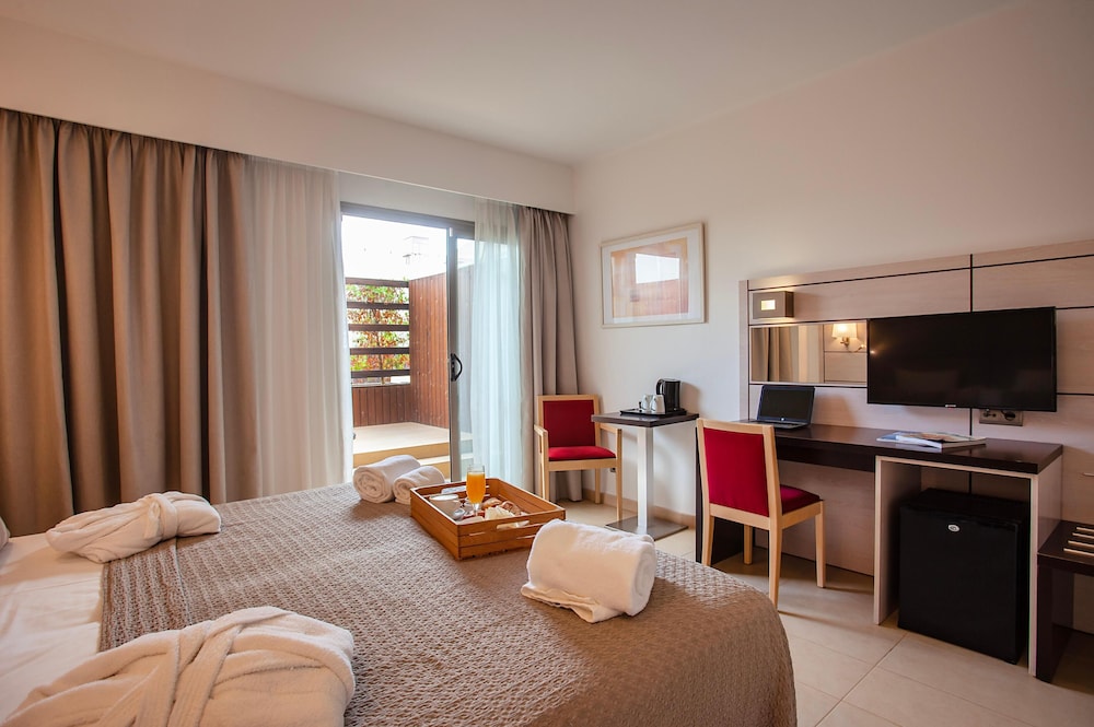 Hotel Puchet Ibiza — Hotel rooms in San Antonio, Balearic Islands