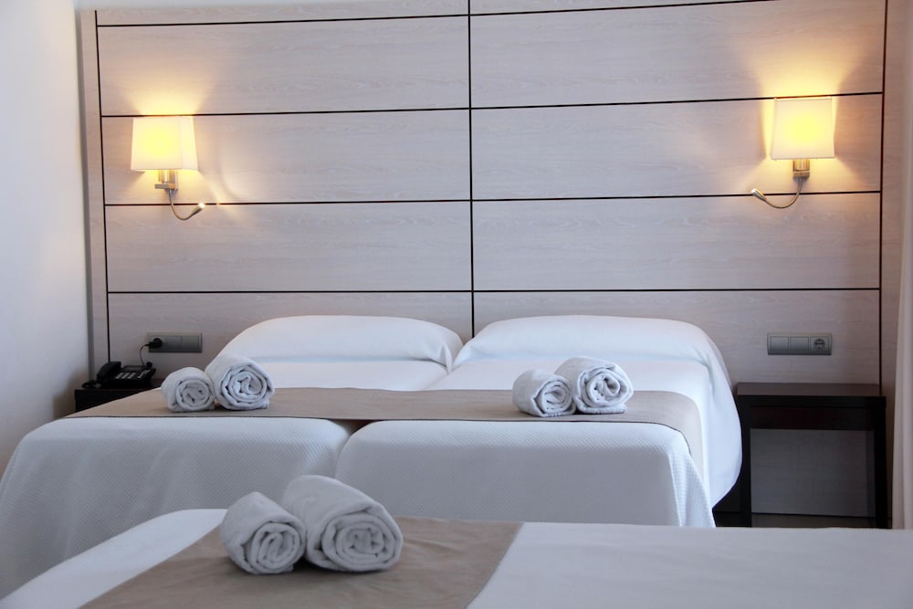 Hotel Puchet Ibiza — Hotel rooms in San Antonio, Balearic Islands
