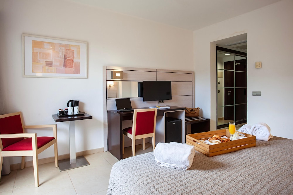 Hotel Puchet Ibiza — Hotel rooms in San Antonio, Balearic Islands