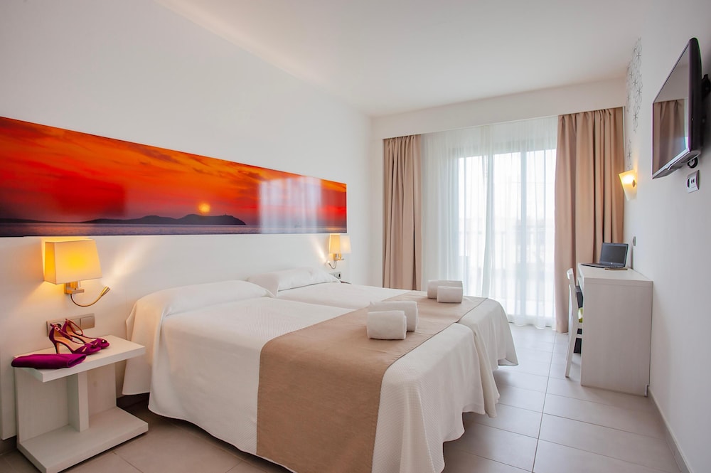 Hotel Puchet Ibiza — Hotel rooms in San Antonio, Balearic Islands