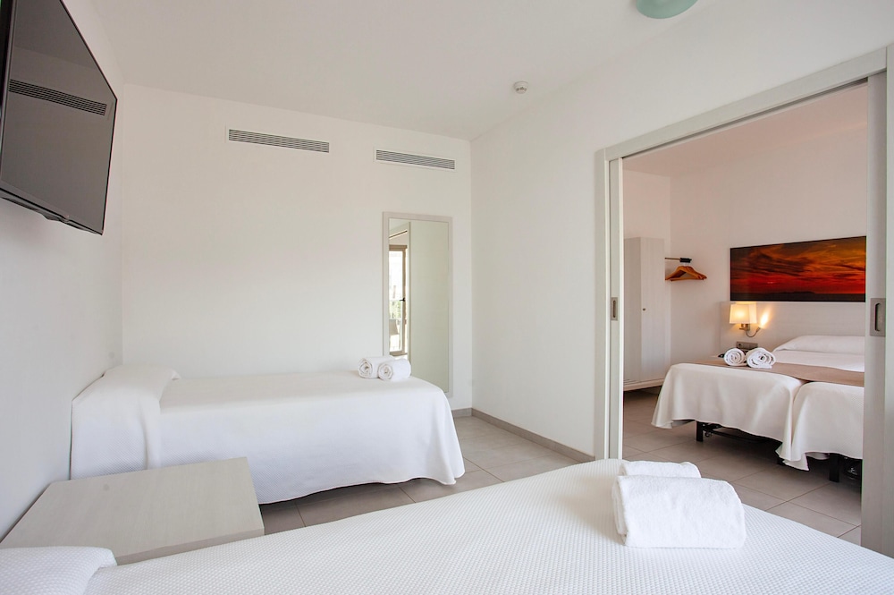 Hotel Puchet Ibiza — Hotel rooms in San Antonio, Balearic Islands