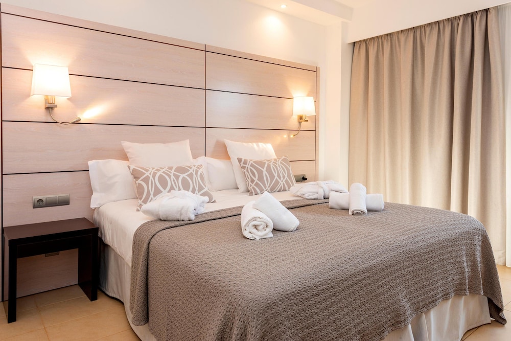 Hotel Puchet Ibiza — Hotel rooms in San Antonio, Balearic Islands
