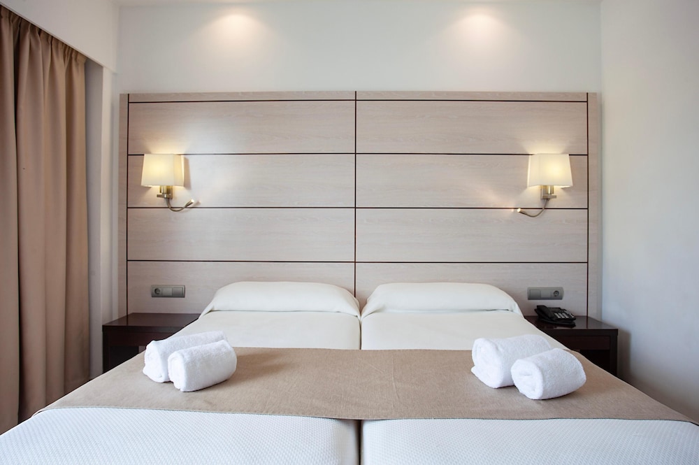 Hotel Puchet Ibiza — Hotel rooms in San Antonio, Balearic Islands