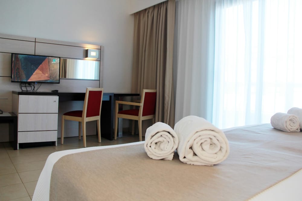 Hotel Puchet Ibiza — Hotel rooms in San Antonio, Balearic Islands