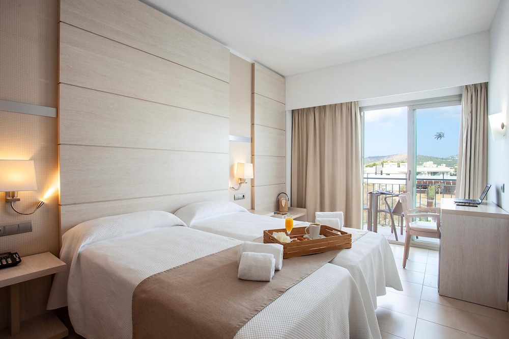 Hotel Puchet Ibiza — Hotel rooms in San Antonio, Balearic Islands