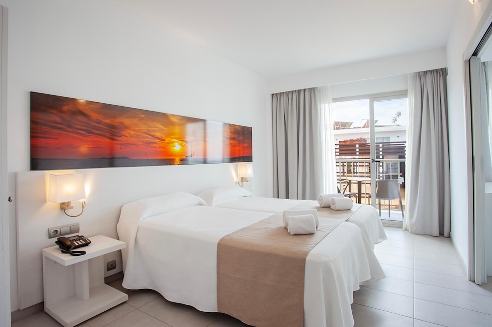 Hotel Puchet Ibiza — Hotel rooms in San Antonio, Balearic Islands