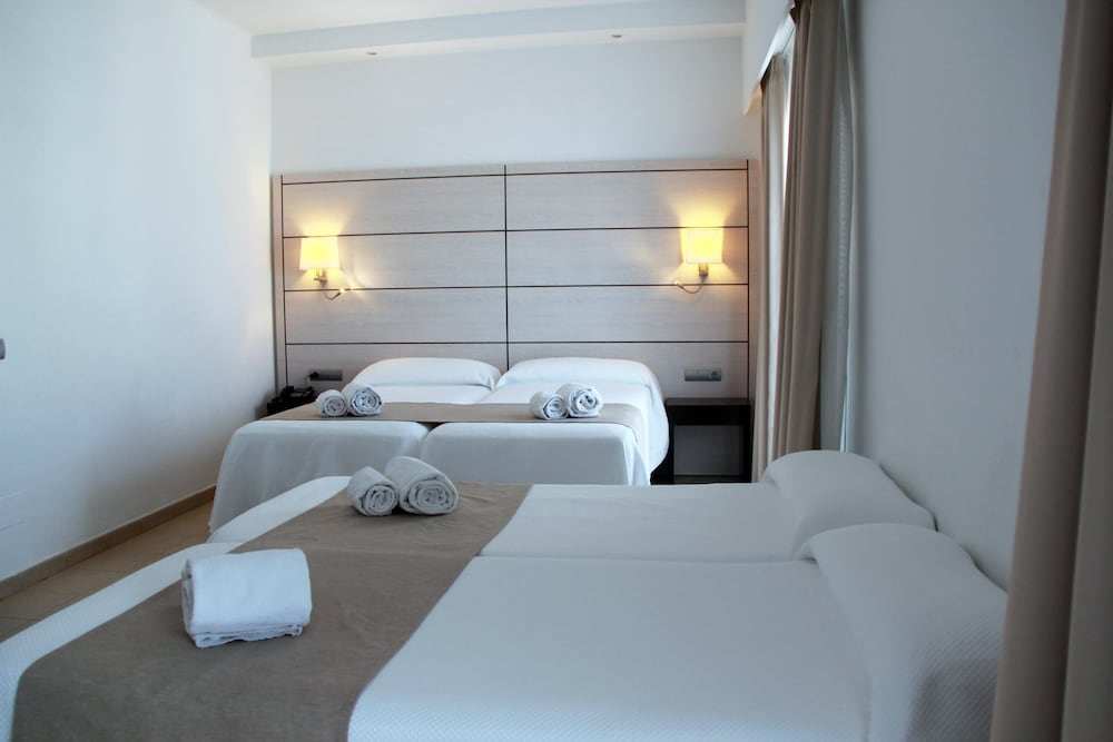 Hotel Puchet Ibiza — Hotel rooms in San Antonio, Balearic Islands