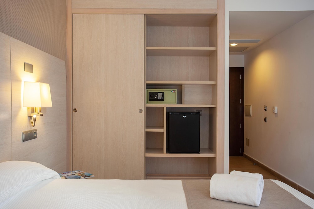 Hotel Puchet Ibiza — Hotel rooms in San Antonio, Balearic Islands