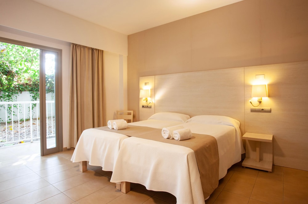 Hotel Puchet Ibiza — Hotel rooms in San Antonio, Balearic Islands