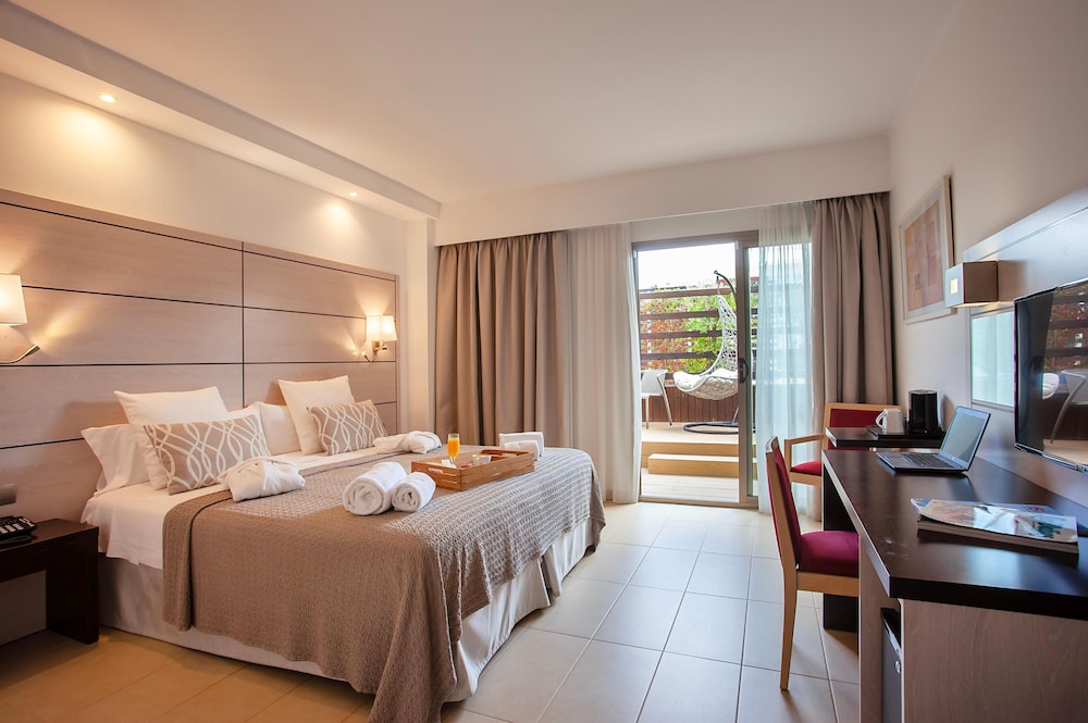 Hotel Puchet Ibiza — Hotel rooms in San Antonio, Balearic Islands