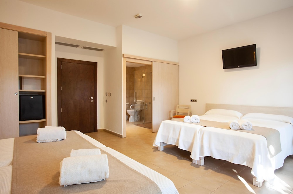 Hotel Puchet Ibiza — Hotel rooms in San Antonio, Balearic Islands