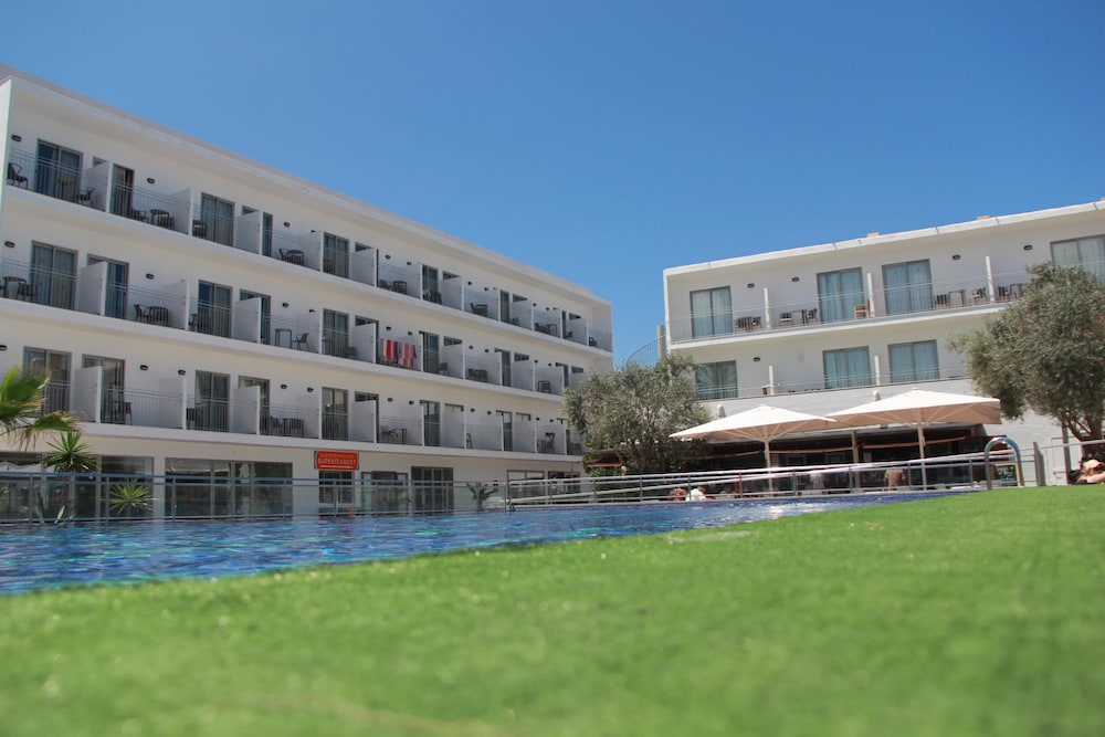 Hotel Puchet Ibiza — Hotel building in San Antonio, Balearic Islands
