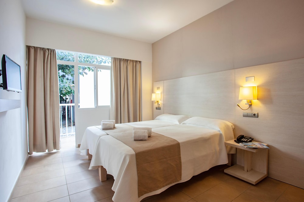 Hotel Puchet Ibiza — Hotel rooms in San Antonio, Balearic Islands
