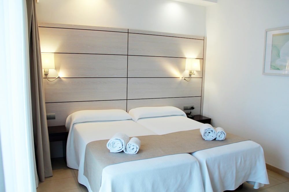 Hotel Puchet Ibiza — Hotel rooms in San Antonio, Balearic Islands